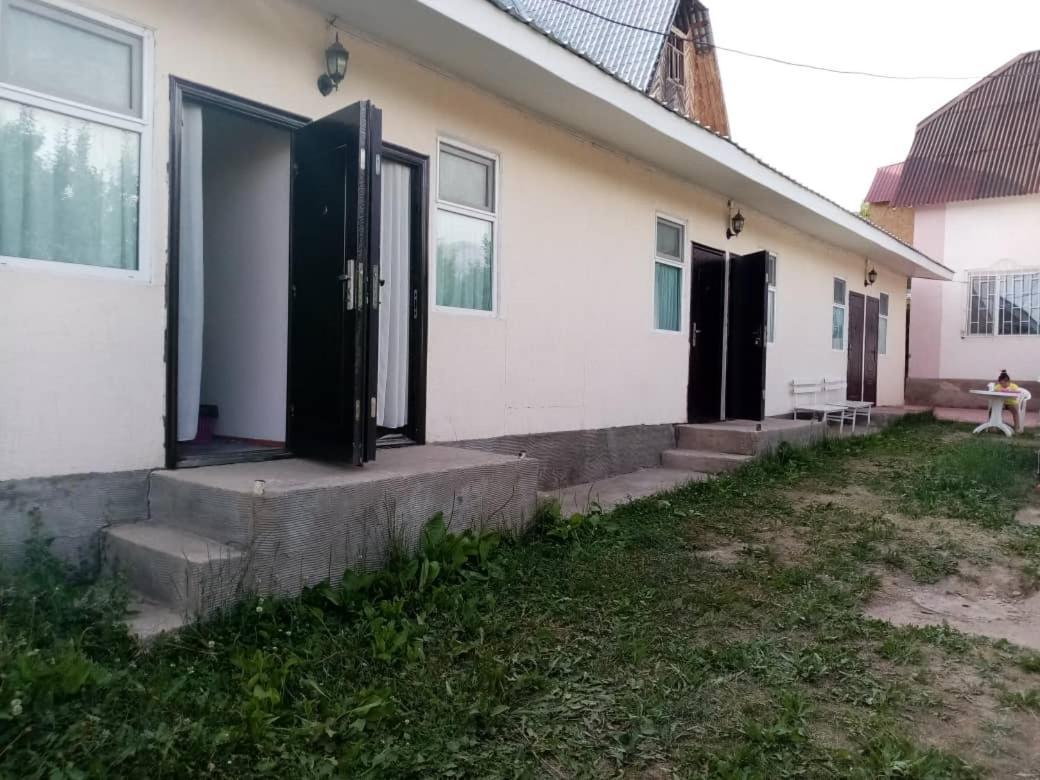 Guest House Regina Bulan Sogottuu Exterior photo